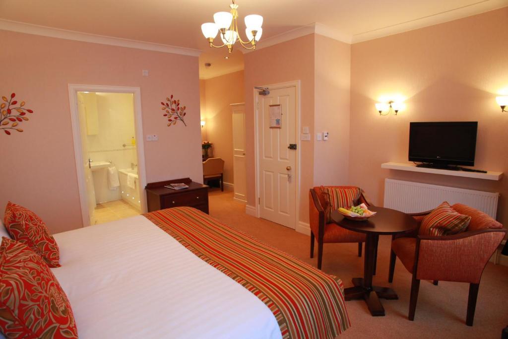 House 3* Alveston (Gloucestershire)